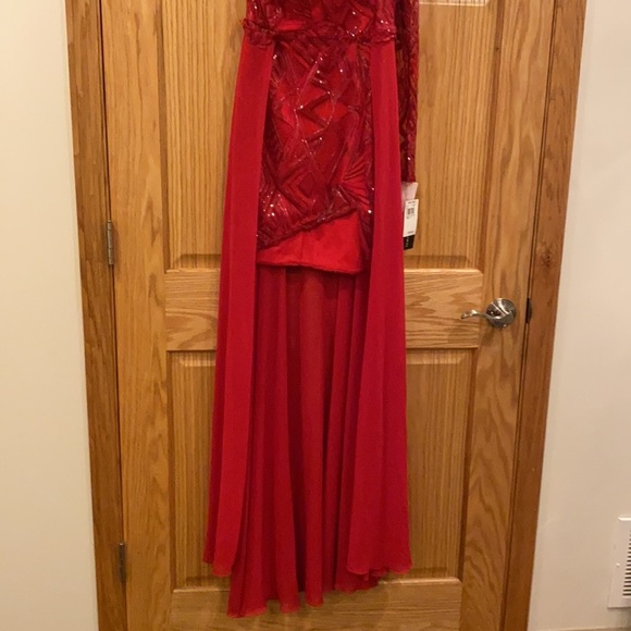 Nicole Backi Gown as Seen on Peggy - Picture 9 of 17